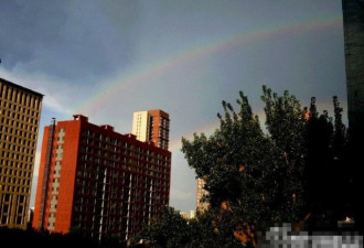 北京雷阵雨后再次出现罕见的“双彩虹”