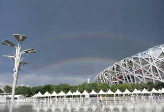 北京雷阵雨后再次出现罕见的“双彩虹”