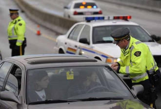 华裔司机“被酒驾” 加拿大警察暴力执法做假证