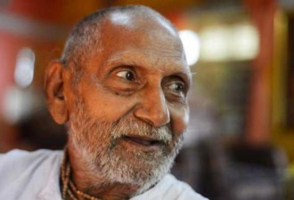 120岁印度僧人谈长寿:不近女色每天练瑜伽