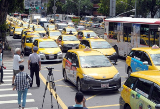 台计程车包围行政院抗议Uber
