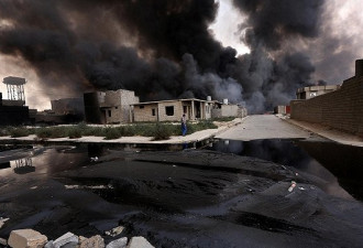 ISIS弃守伊拉克城镇前放石油纵火焚城