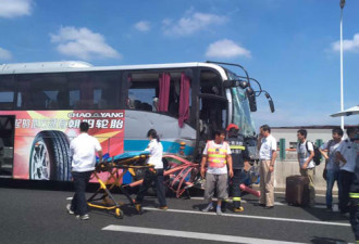 上海机场大巴发生车祸 2乘客坠落高架身亡