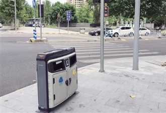 重庆太阳能智能垃圾箱亮相 垃圾多了自动报告