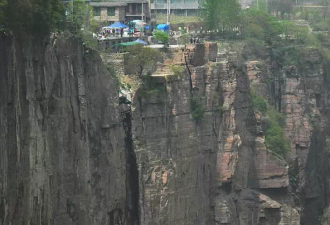 世界上最危险的村庄：全村住在垂直的悬崖上