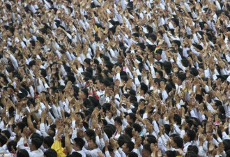 15万朝鲜青少年齐聚五一体育场  金正恩检阅