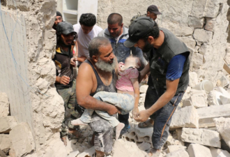 叙利亚阿勒颇遭油桶炸弹袭击 11名幼儿遇难