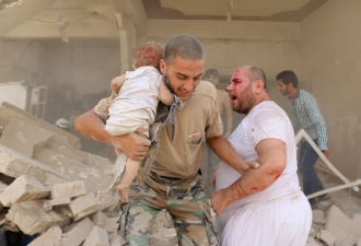 叙利亚阿勒颇遭油桶炸弹袭击 11名幼儿遇难