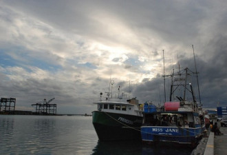 夏威夷非法雇佣外国渔夫 生活条件恶劣引发反响