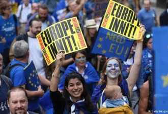 反对脱离欧盟 数千英国人“为欧洲而游行”
