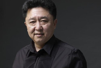 47岁于谦与妻子相差10岁，合影似父女