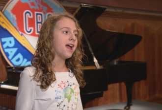 加拿大11岁女孩环游地球学唱80国国歌做慈善