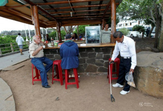 厄瓜多尔男子捡烟头存家中 欲申请世界纪录