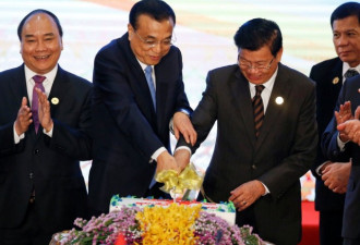 中国与东盟通过声明：为南海问题划线