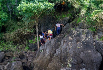 美女子泰国遭遇性侵 逃跑时跌下悬崖摔断脊椎