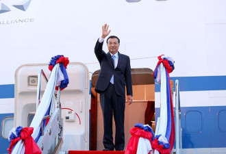 老挝铺开红地毯盛情迎接中国总理李克强