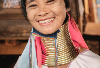 缅甸克扬族妇女以长脖为美 从小佩戴数个铜颈圈