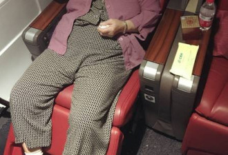 安徽90后男孩用轮椅推78岁奶奶来北京旅游