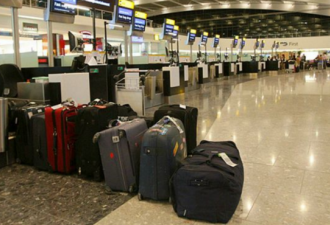 26元行李托运费引纠纷 加航乘客被迫扔掉行李