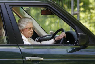 70多年无证驾驶！英国女王才是真的老司机