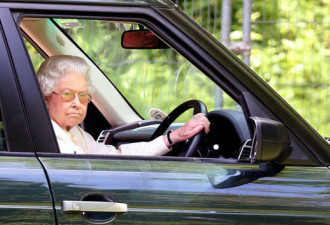 70多年无证驾驶！英国女王才是真的老司机