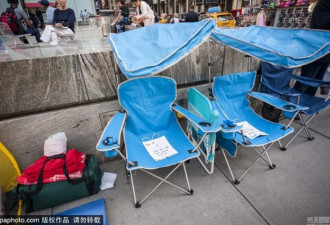纽约苹果店外躺椅备齐 果粉们等待iPhone7