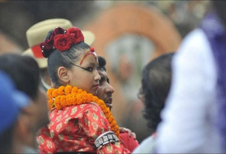尼泊尔7岁女童被选为活女神 须符合32项条件