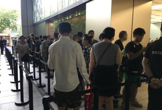苹果iPhone7正式发售 上海百名果粉冒雨追捧