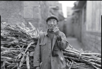 摄影师拍摄胶东农村的老年人 记录父亲的村庄