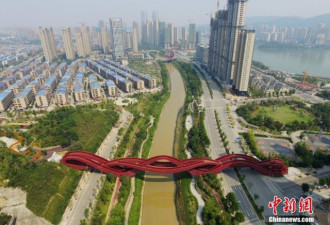 世界十大最性感建筑之一 中国结步行桥建成了