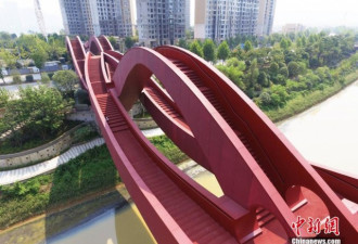 世界十大最性感建筑之一 中国结步行桥建成了