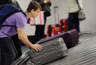加拿大两大航空“勾结”收行李托运费 惹上官司