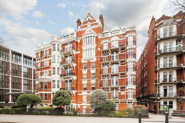 “Wellington Court”的图片搜索结果