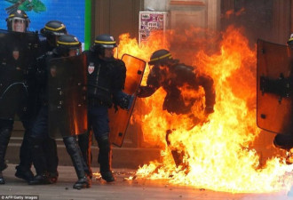 法国上万人示威反劳工法 抗议变成激烈骚乱