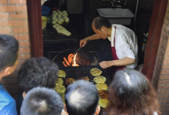 30年上海老字号葱油饼店被关停 监管部门回应