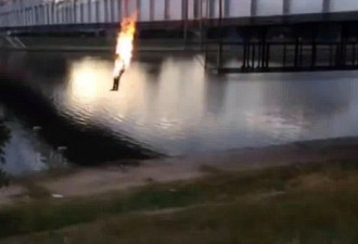 为在网上获更多点赞 俄罗斯青年自焚跳入河中