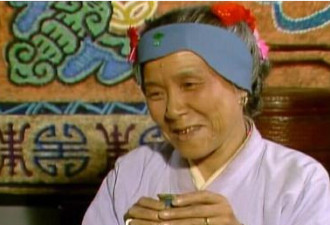 86岁"刘姥姥"近照长这样:身形消瘦 一头白发