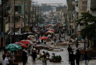 超级飓风马修肆虐海地 美东两州宣布紧急状态
