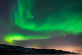 尽赏极光美景！冰岛首都全城熄灯