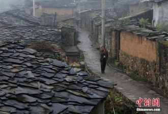 探访云南东川石板房村落：床和枕头都是石头