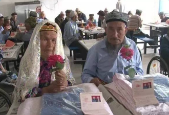 71岁老汉娶114岁新娘 老人院结识 猛烈追求