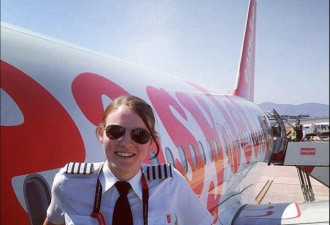 世界最年轻美女机长仅19岁 13岁学会开飞机