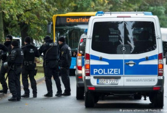 叙利亚嫌犯仍在逃 德国警方让大家“多小心”