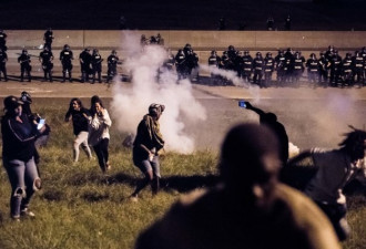 美夏洛特市爆发暴力示威 抗议警察枪杀黑人