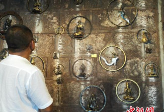 昆明男子变废为宝 废旧零件打造88尊佛像