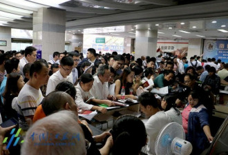南京房产交易中心：患病市民躺着按手印