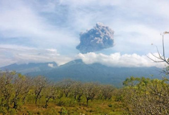 印尼火山爆发超250名登山客失踪 多为外籍人士