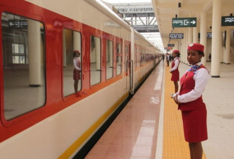 这条在非洲开通的铁路 全都是中国制造！