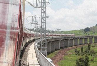 这条在非洲开通的铁路 全都是中国制造！