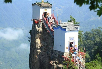 世界上最险的房子竟在中国 孤悬绝壁上400年